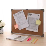 Доска пробковая Deli E39052 пробка коричневый 45x60см алюминиевая рама