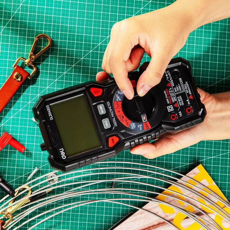  Многофункциональный цифровой мультиметр Deli DL334303 напряж. 0-1000В, сила тока 0,02-10А, сопр. до 60 МОм, ЖК-дисплей