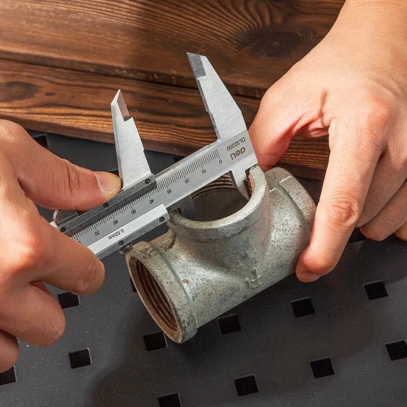  Штангенциркуль Deli DL92200 200мм, метрическая шкала