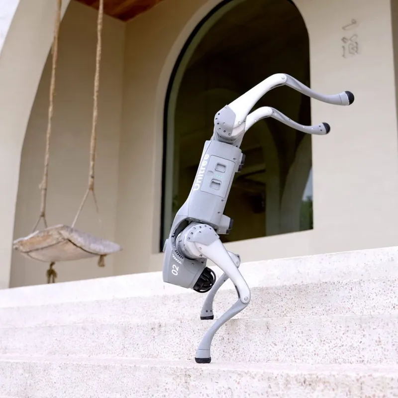 Бионический четырехопорный робот бренда Unitree модели Go2 версии AIR 