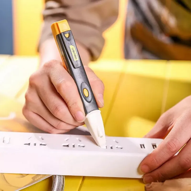  Бесконтактный детектор напряжения Deli DL8008 (90-1000В, функция фонарика, батарейки в комплекте)