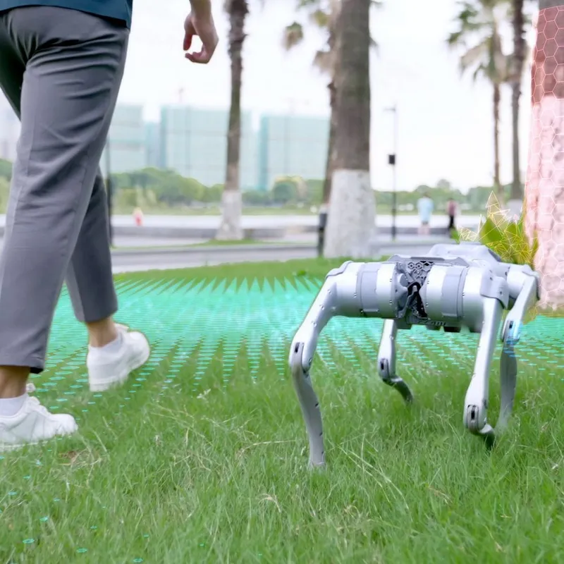 Бионический четырехопорный робот бренда Unitree модели Go2 версии Pro