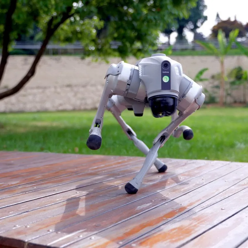 Бионический четырехопорный робот бренда Unitree модели Go2 версии Pro