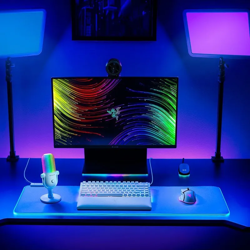 Микрофон Razer Seiren V3 Chroma White Edition