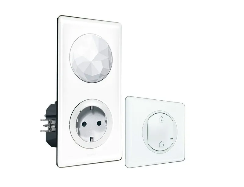 Стартовый пакет. [064820] Legrand [Celiane with NETATMO] Шлюз WiFi + умная розетка 2К+З 16А 230В + главный беспроводной выключатель "Я дома/Я вне дома". Цвет Белый
