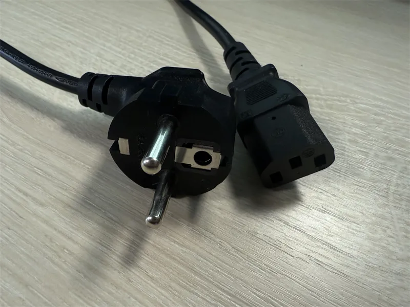 Кабель Кабель питания Schuko-C13, 3x0.5мм2, 6A, с заземлением, 1.5м (аналог PC-186)