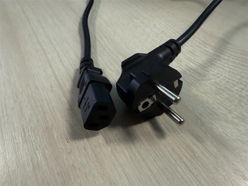 Кабель Кабель питания Schuko-C13, 3x0.5мм2, 6A, с заземлением, 1.5м (аналог PC-186)