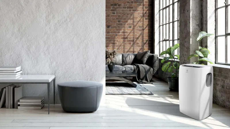 Кондиционер мобильный Electrolux Loft EACM-13 CL/N3 белый площ.32м2