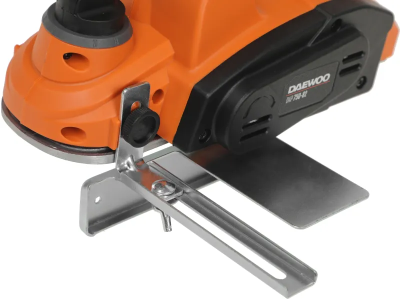 Рубанок Daewoo DAP 750-82 750Вт 82мм 16000об/мин