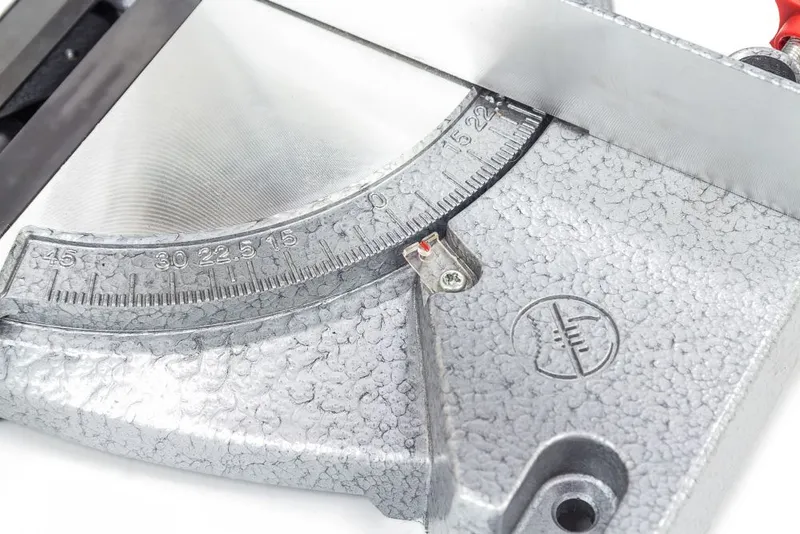 Торцовочная пила Ставр ПТ-210/1400М 1400Вт 5000об/мин d=210мм