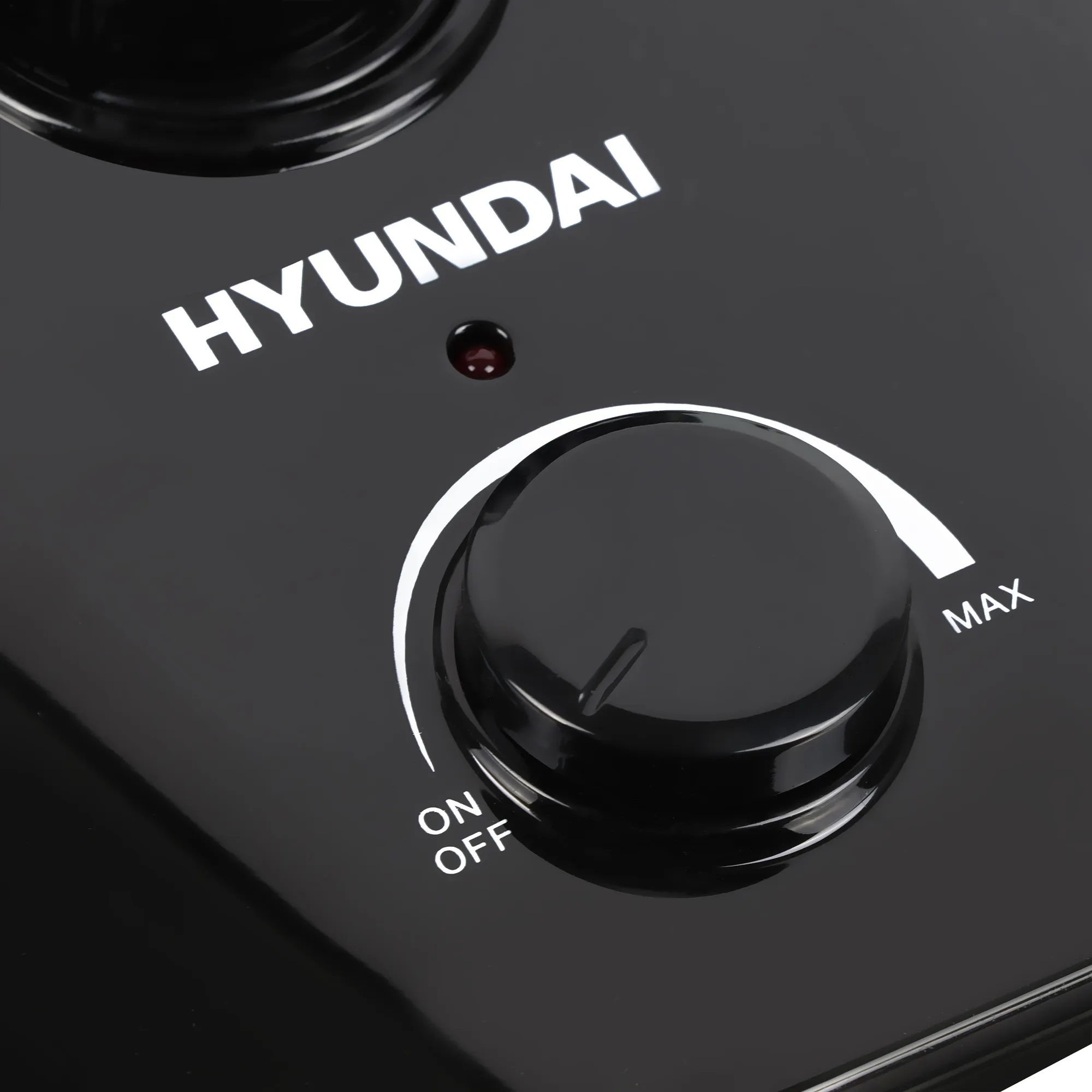 Антенна телевизионная Hyundai H-TAI400 30дБ активная черный каб.:1.85м