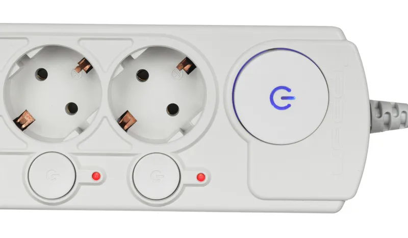 Сетевой фильтр Ippon BK252-SW 5м (6 розеток) белый (коробка)