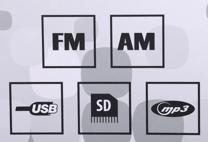 Радиоприемник портативный Supra ST-33U черный USB SD