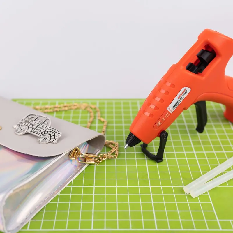 Клеевой пистолет Rexant 12-1510 20Вт 19гр/мин стерж.:7мм