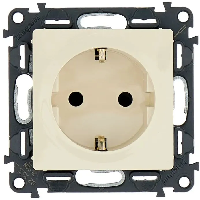Розетка силов. Legrand Valena Life 753520 откр. зазем. штор. IP20 слоновая кость