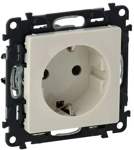 Розетка силов. Legrand Valena Life 753520 откр. зазем. штор. IP20 слоновая кость
