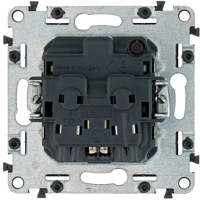 Розетка силов. Legrand Valena Life 753520 откр. зазем. штор. IP20 слоновая кость
