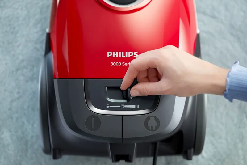 Пылесос Philips XD3000/01 2000Вт красный/черный