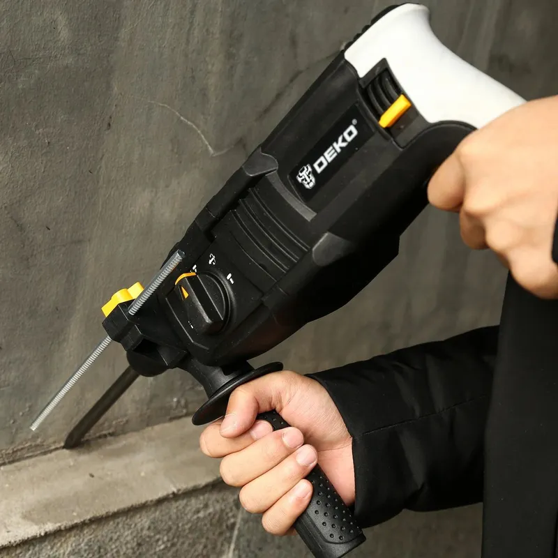 Перфоратор Deko DKH850W патрон:SDS-plus уд.:3Дж 850Вт