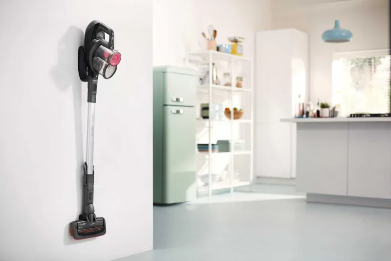 Пылесос ручной Philips FC6722/01 черный