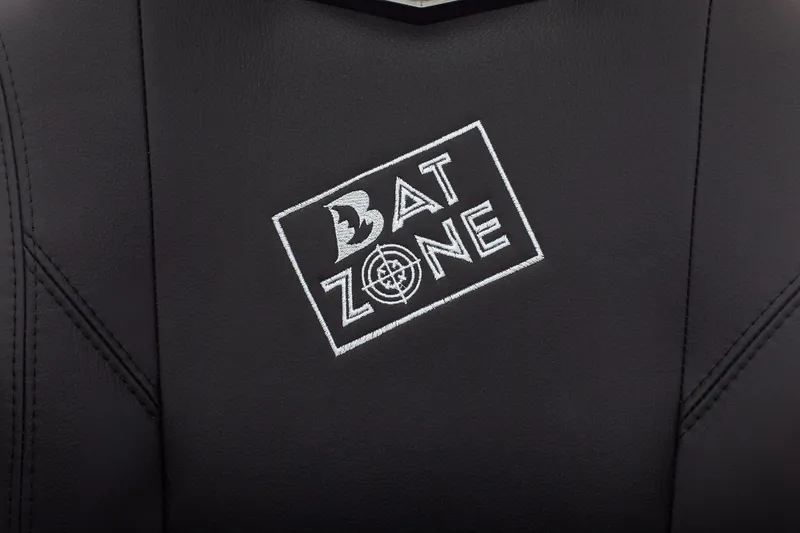 Кресло игровое Zombie HERO BATZONE черный эко.кожа с подголов. крестов. пластик