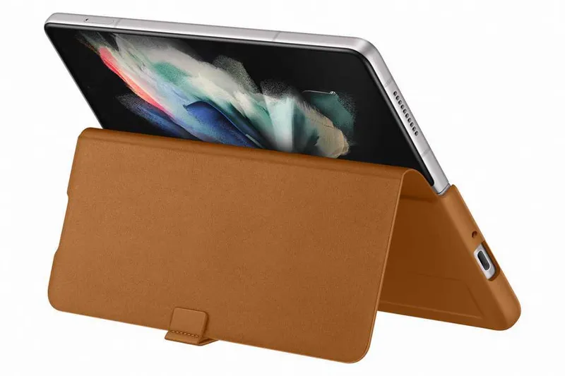 Чехол (флип-кейс) Samsung для Samsung Galaxy Z Fold3 Leather Flip Cover коричневый (EF-FF926LAEGRU)