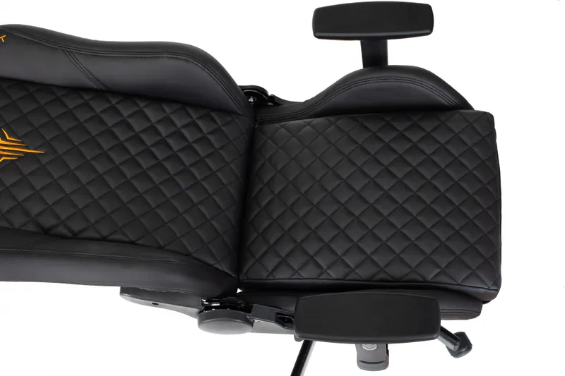 Кресло игровое Knight Rampart черный ромбик эко.кожа с подголов. крестов. металл