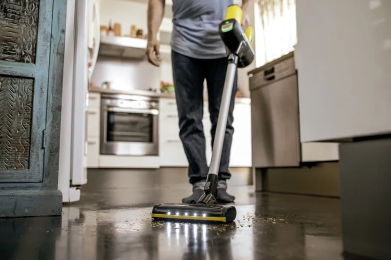 Пылесос ручной Karcher VC 6 Cordless our Family Limited Edition *EU 250Вт черный/желтый