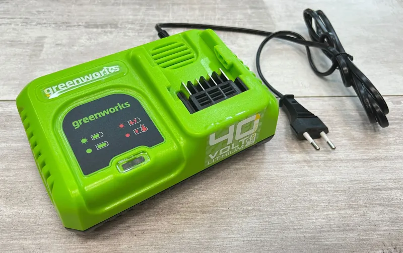 Зарядное устройство Greenworks G40UC5 (2945107)