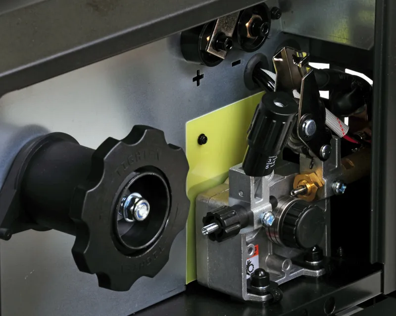 Сварочный аппарат Elitech WM 200 SYN инвертор ММА/TIG MIG/MAG 4.6кВт