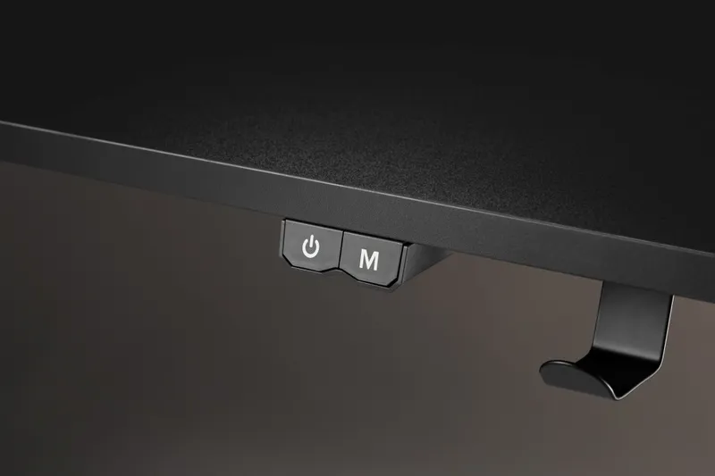 Стол игровой Cactus CS-GMD-BK-RGB столешница МДФ черный каркас черный 136x60x75см