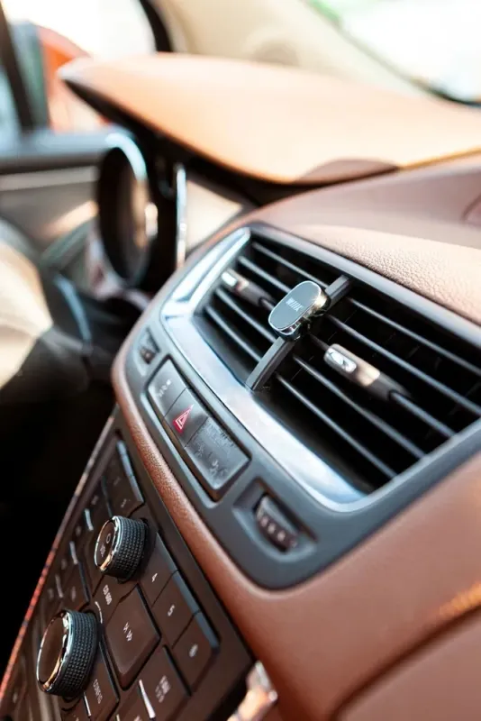 Держатель Wiiix HT-413Tmg-CHARM-B магнитный черный