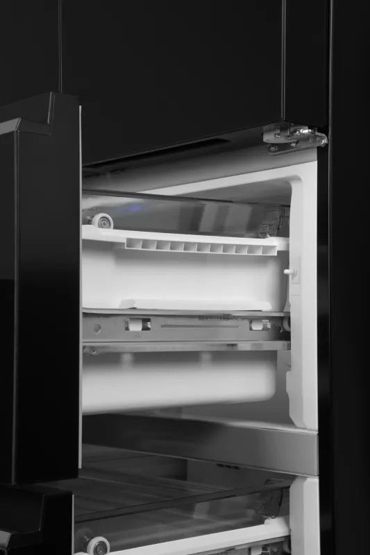 Холодильник Hyundai CM55043F 3-хкамерн. черный