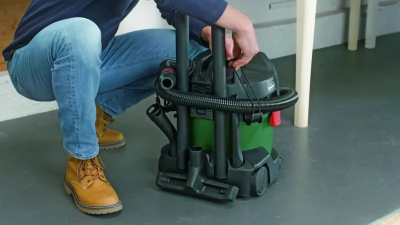 Строительный пылесос Bosch UniversalVac15 1000Вт (уборка: сухая/влажная) зеленый