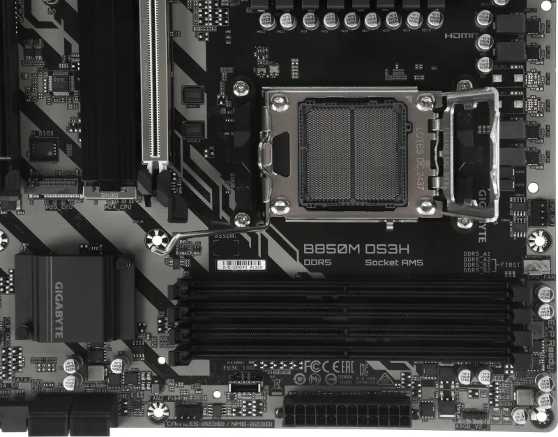 Материнская плата Gigabyte B850M DS3H SocketAM5 AMD B850 4xDDR5 mATX AC`97 8ch(7.1) 2.5Gg RAID+HDMI+DP