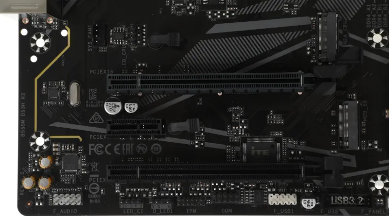 Материнская плата Gigabyte B550M DS3H R2 Soc-AM4 AMD B550 4xDDR4 mATX AC`97 8ch(7.1) GbLAN RAID+HDMI+DP